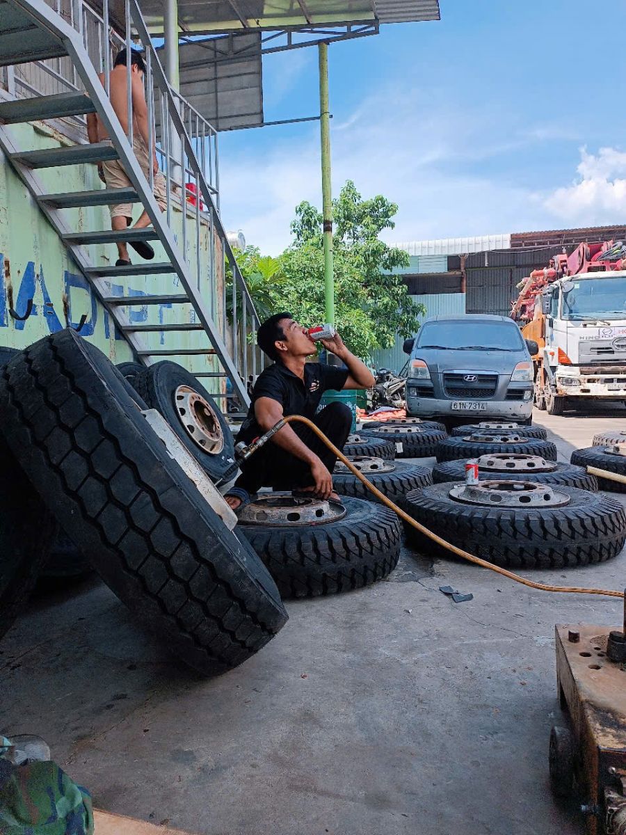 CUNG CẤP LỐP XE BEN - CỬU LONG THIÊN 